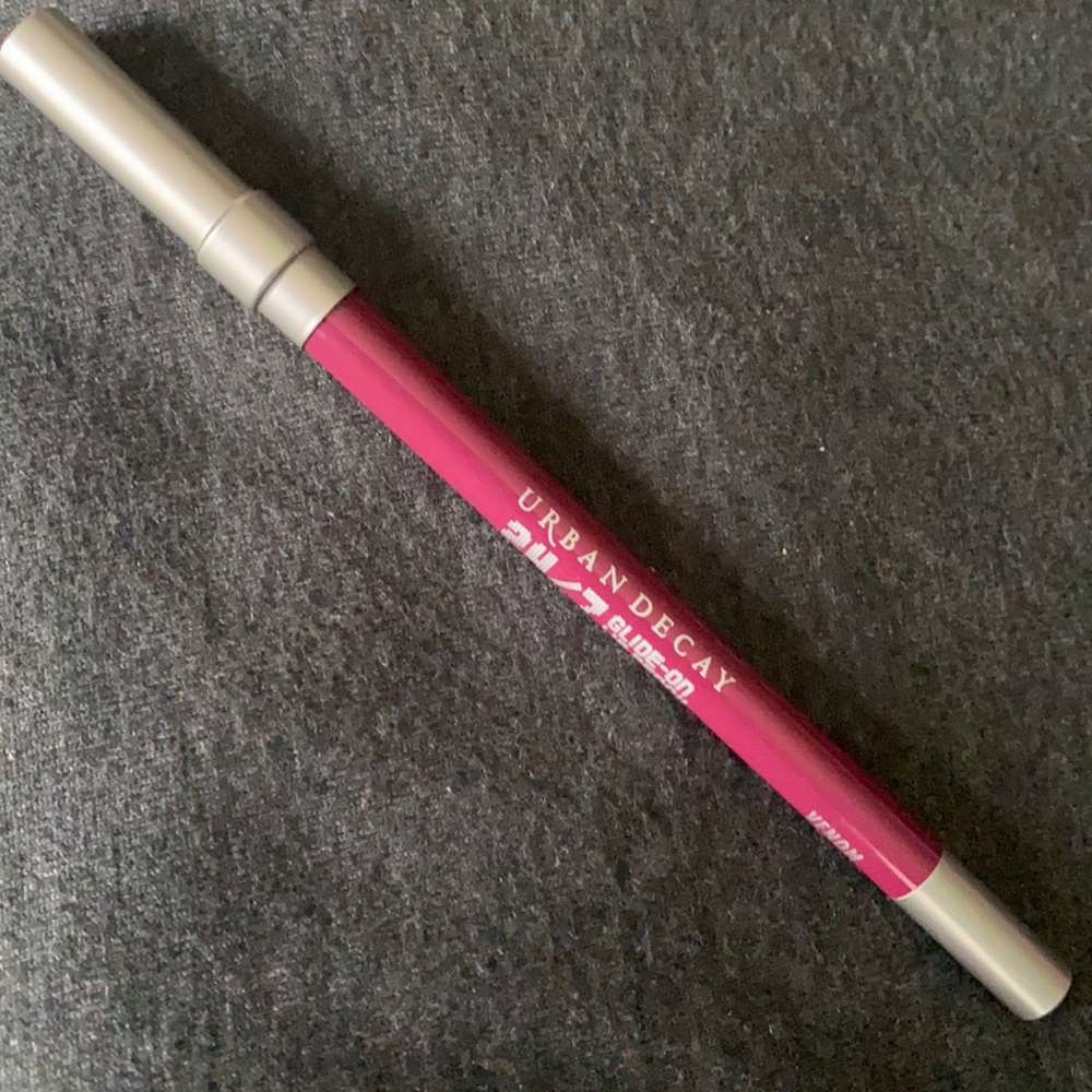 Urban Decay Lipliner in ’Venom’